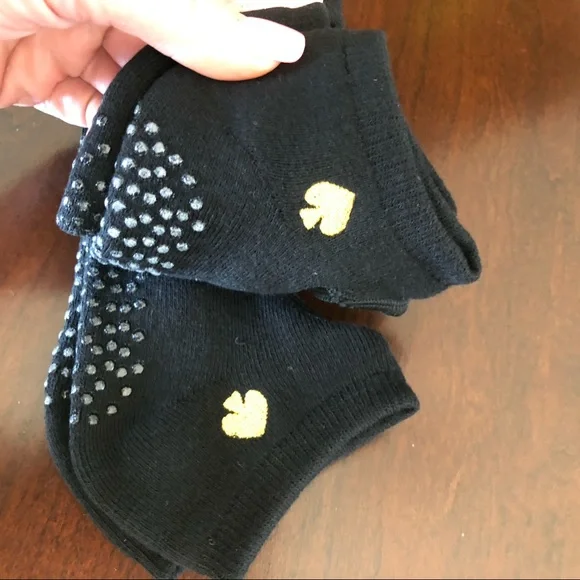 NWT Kate Spade 2 pair anti-slip grip no slow black barre socks - Picture 7 of 7